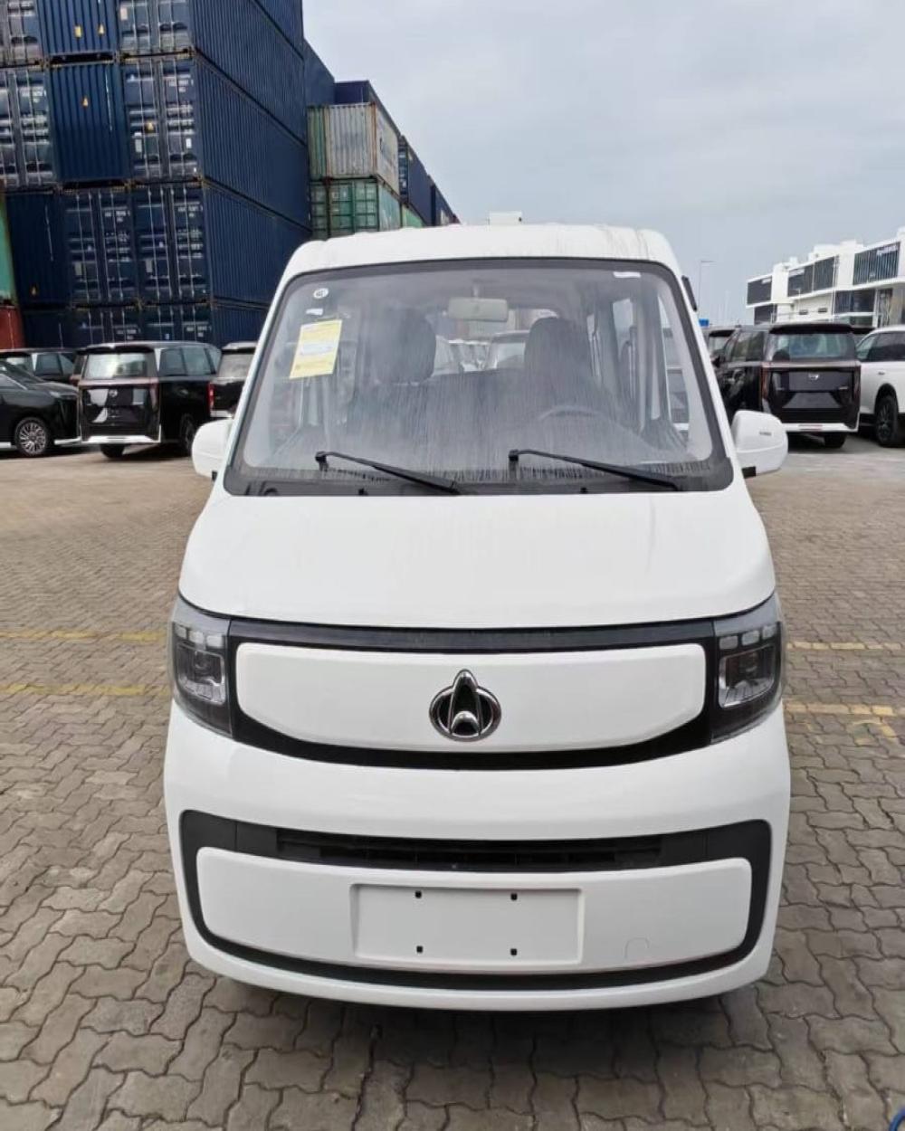 Minibus Changan 2026
