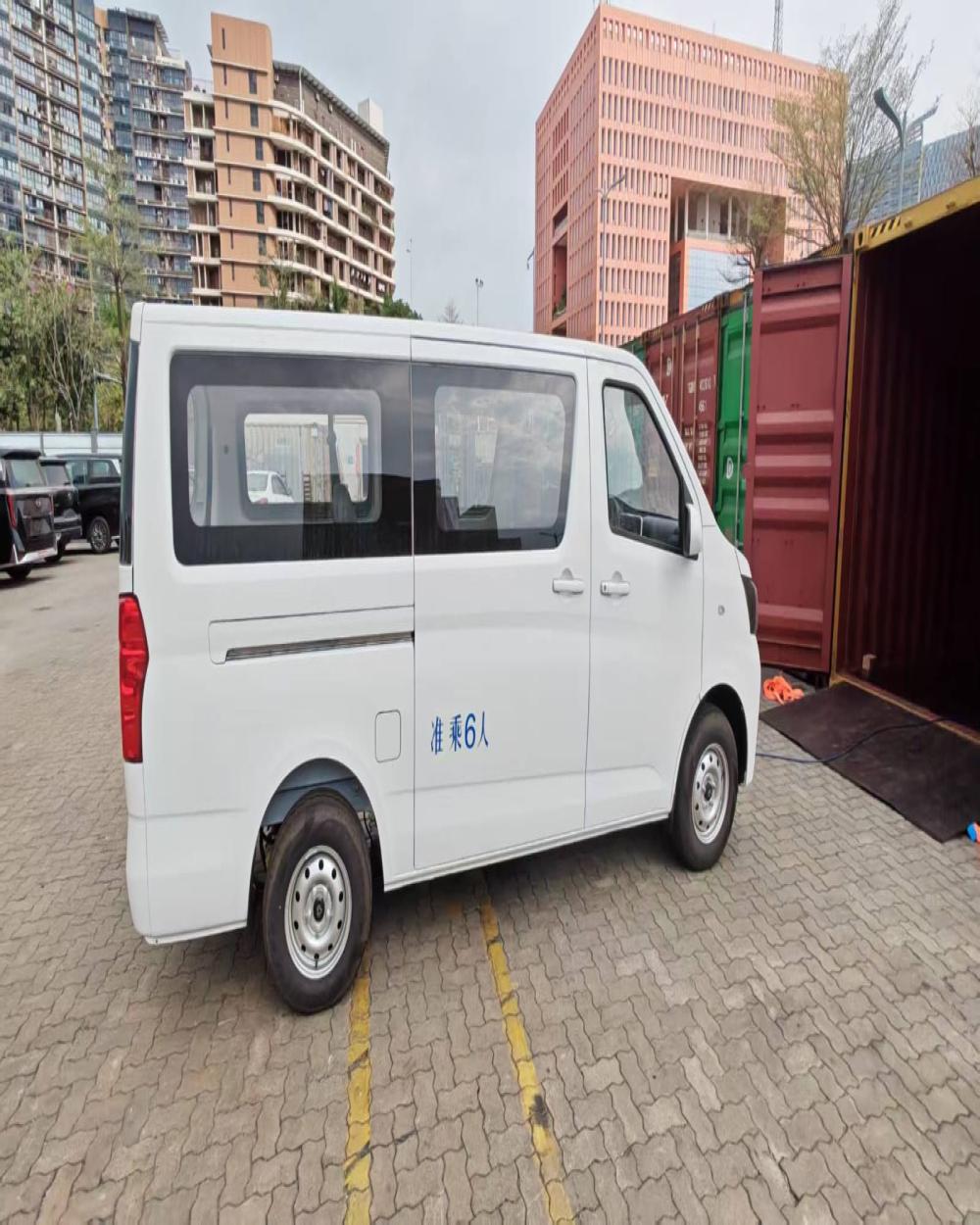 Minibus Changan 2026