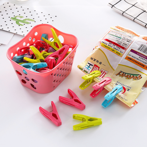 Set de Canasta + 30 Ganchos para ropa A08-431